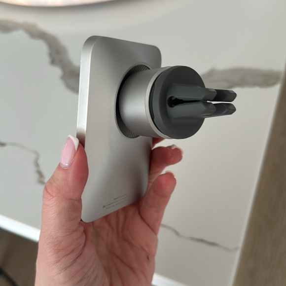 Belkin MagSafe Vent Mount Pro for Car - Picture 3 of 3